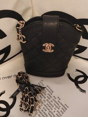 Black Diamond Quilted Leather Shoulder/Crossbody Bag with Gold Hardware